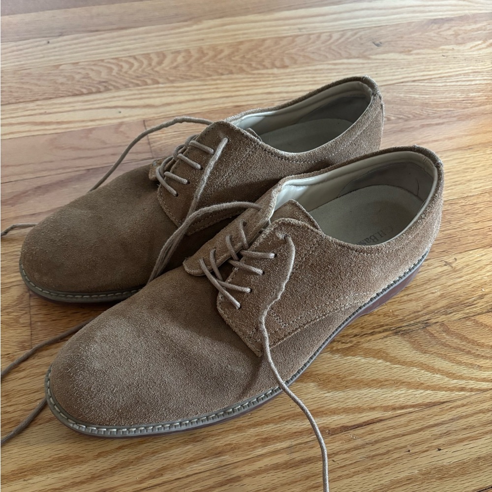 G.H. Bass & Co Suede Buck- size 11. Derby Tan Suede.